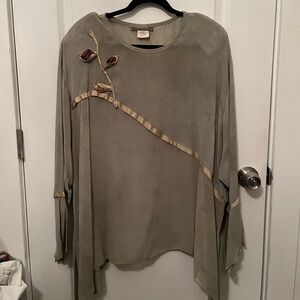 3 piece shear vintage set with floral detailing